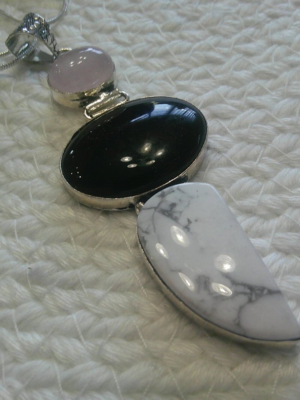 Gorgeous HOWLITE, BLACK ONYX & ROSE QUARTZ Handmade Sterling 925 Necklace #373F